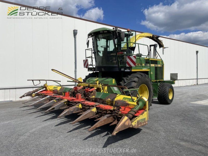 John Deere 6810