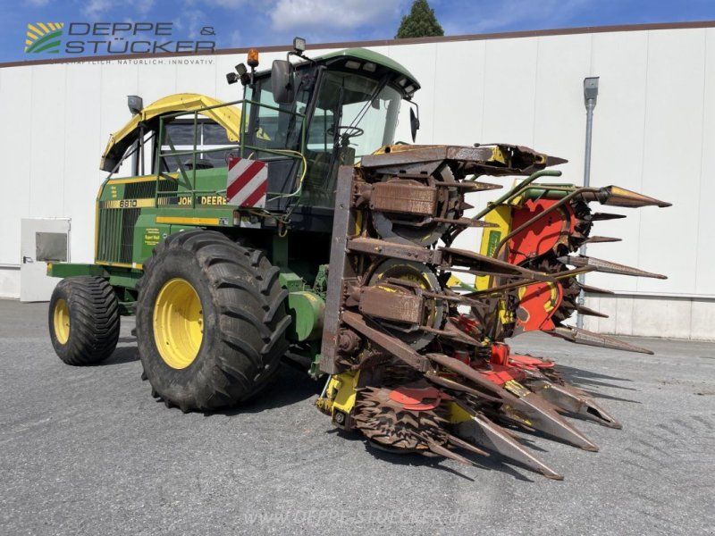 John Deere 6810