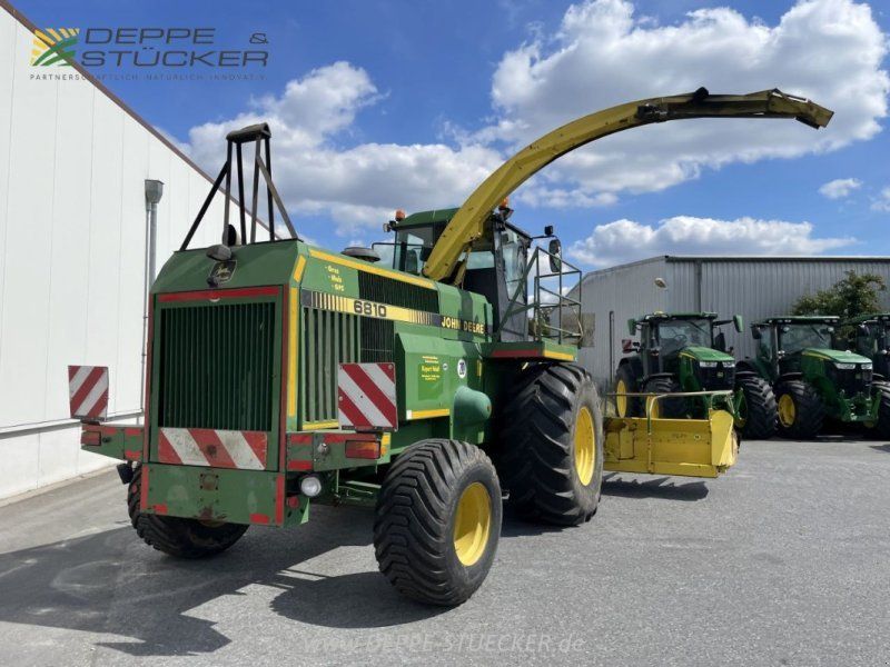 John Deere 6810