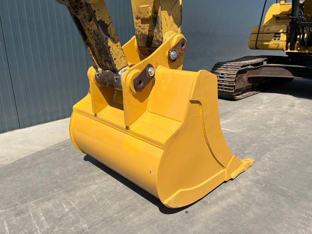 CAT 320D L