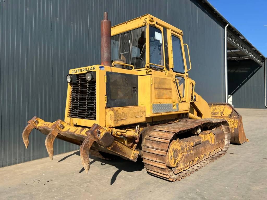 CAT 953 - Ripper