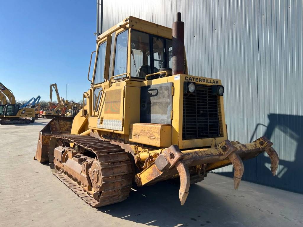CAT 953 - Ripper