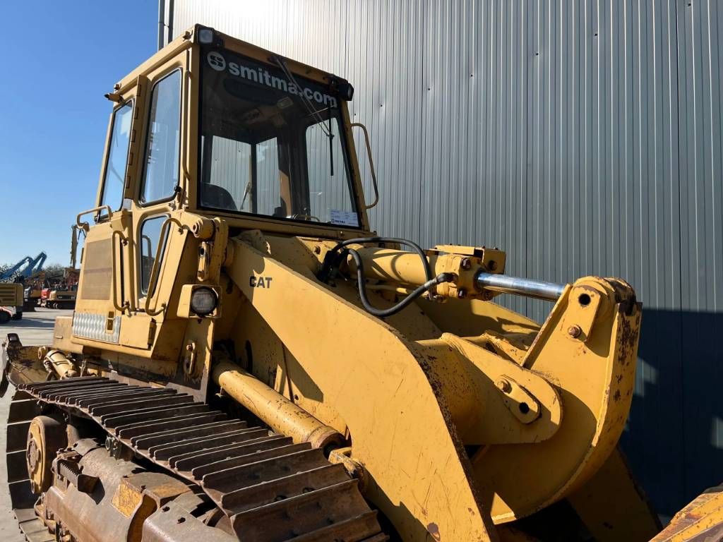 CAT 953 - Ripper