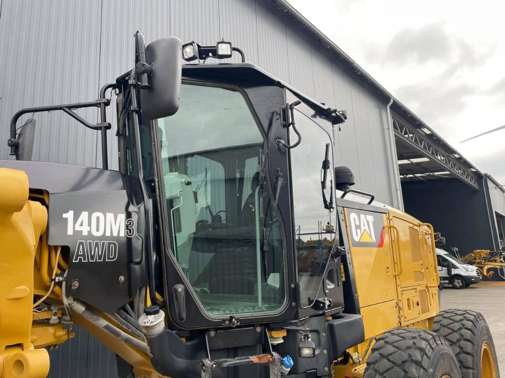 CAT 140M3 AWD