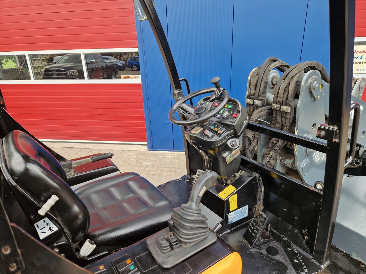 GIANT V6004T SHOVEL 60PK BOUWJAAR 2011 SNELLOPER 30KM