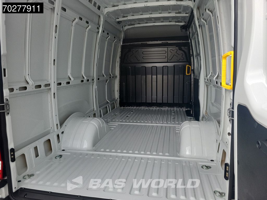Iveco Daily 35C21 3.0L 210PK Automaat L2H2 Dubbellucht 3.5t Trekhaak LED ACC Navi Airco Camera Parkeersensoren Euro6 L2H2 12m3 Airco Trekhaak