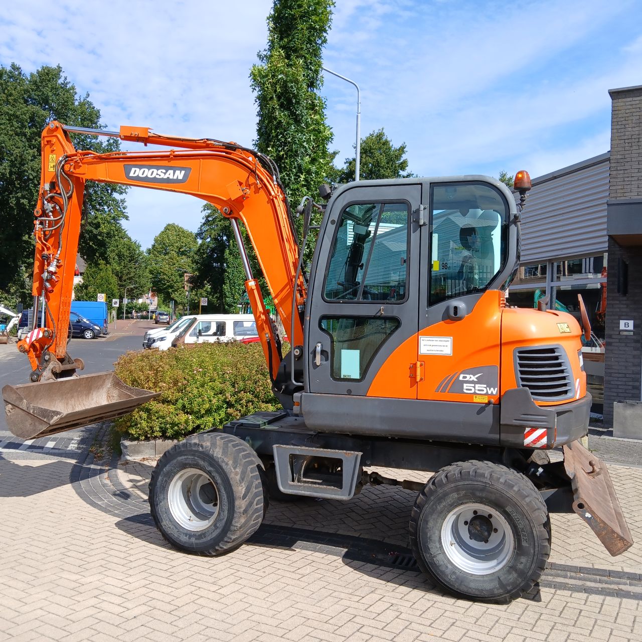 Doosan DX55W.