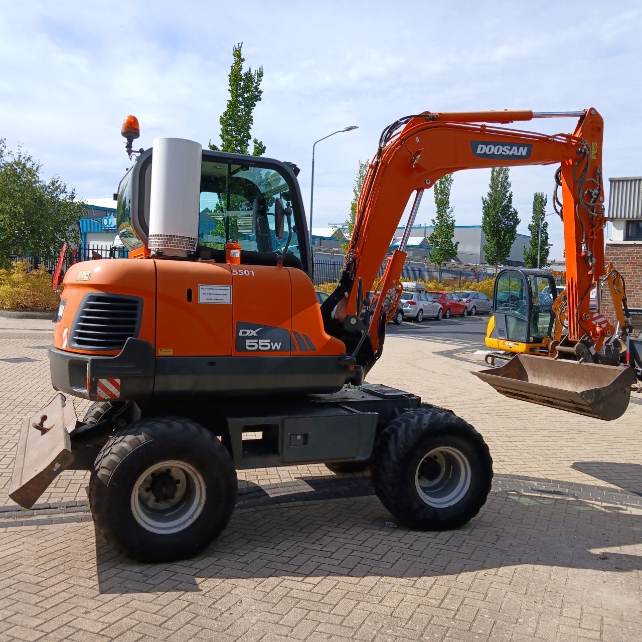 Doosan DX55W.
