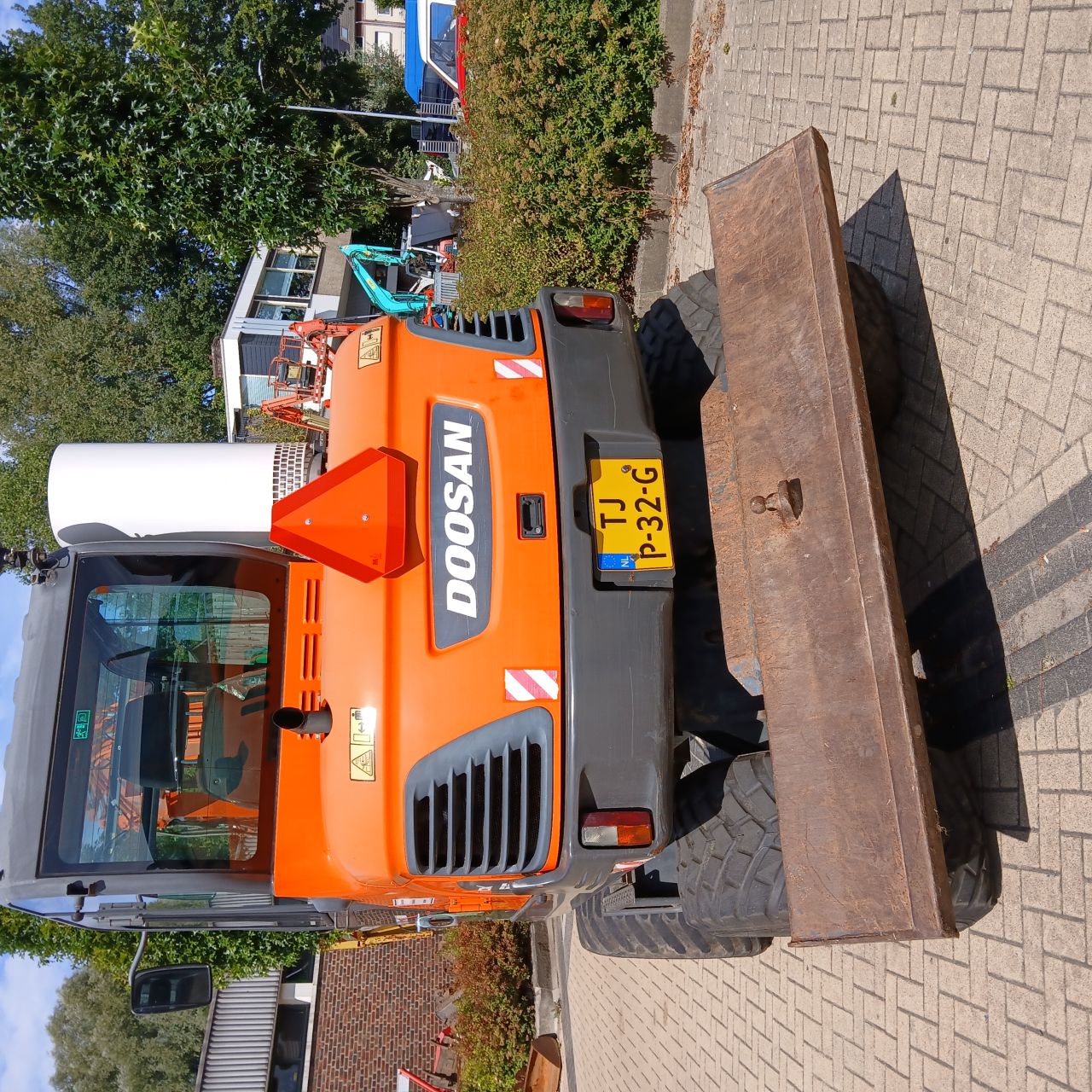 Doosan DX55W.