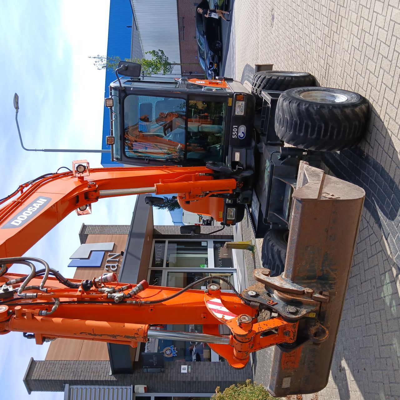 Doosan DX55W.