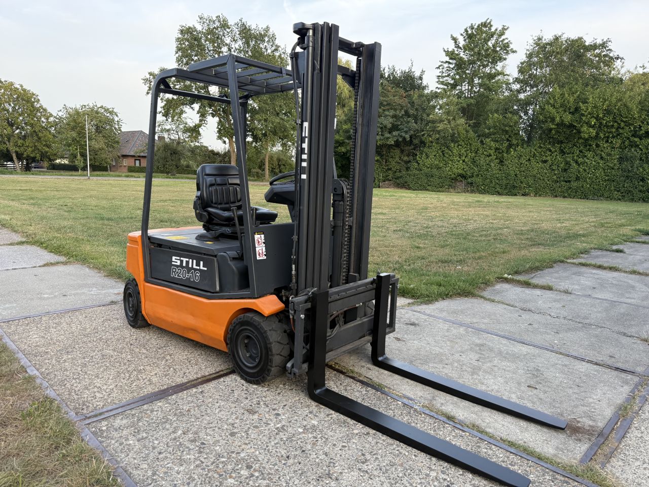 Still 1600KG triplex 4.7m Freelift Sideshift nieuwe banden LED