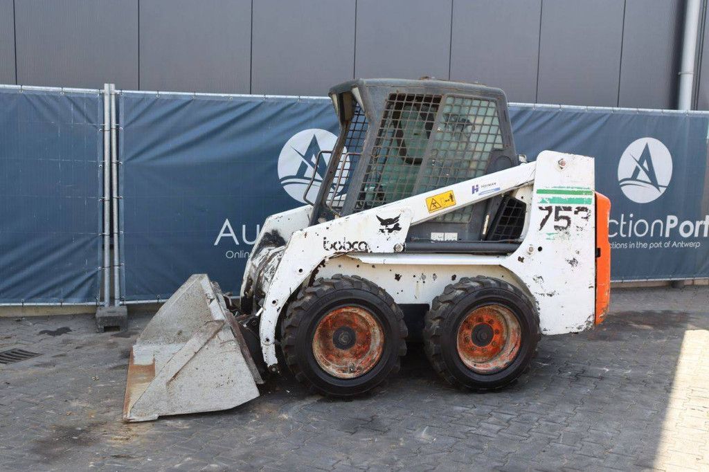 Skid steer loader Bobcat 753 skid-steer loader Diesel 2000