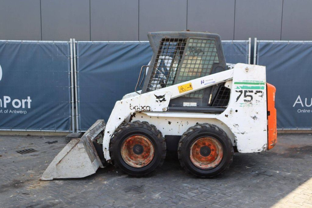 Skid steer loader Bobcat 753 skid-steer loader Diesel 2000