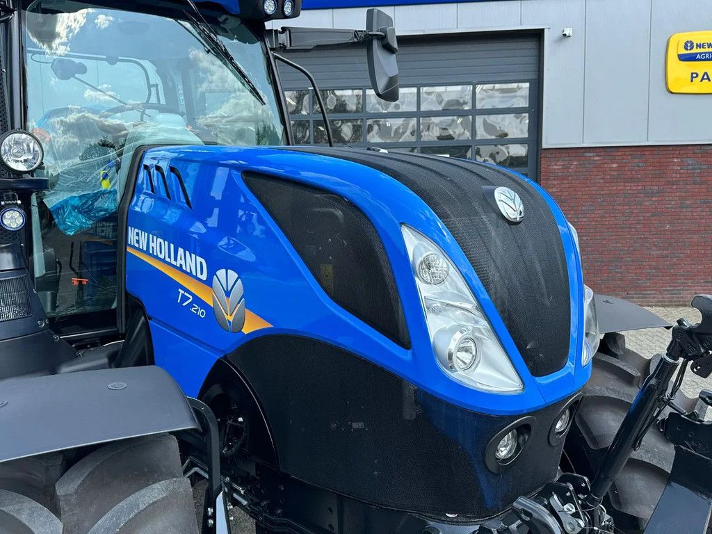 New Holland T7.210 Range Command