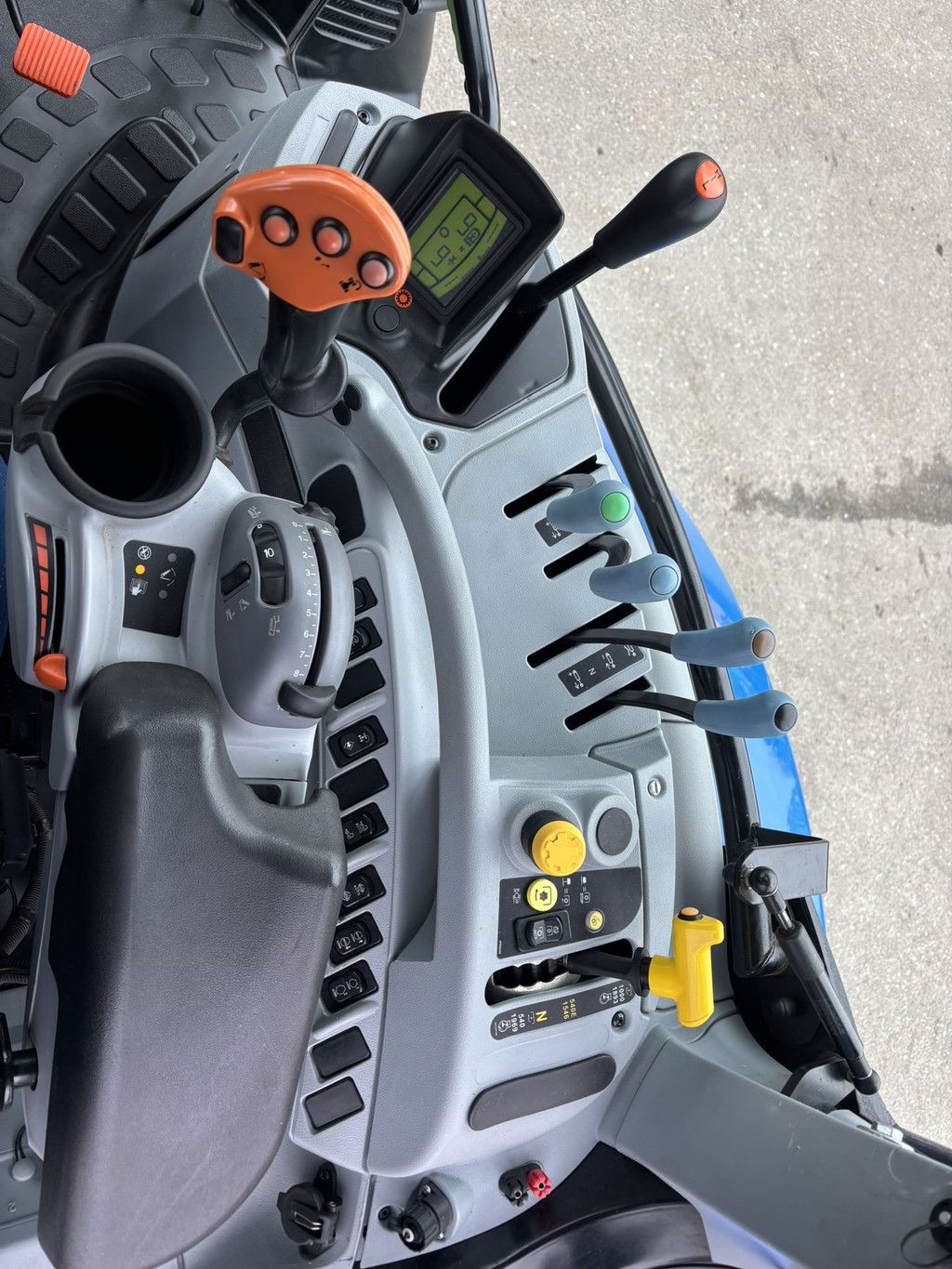 NEW HOLLAND T6.180 EC + frontlader