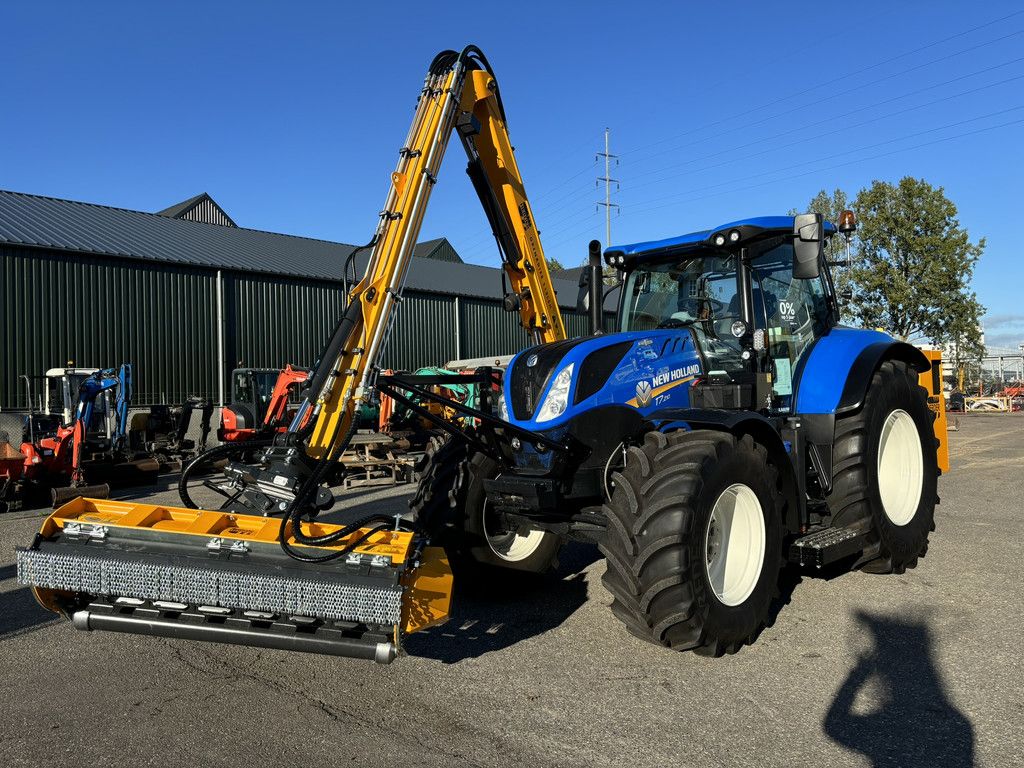 NEW HOLLAND T7.210 AC + Herder Grenadier