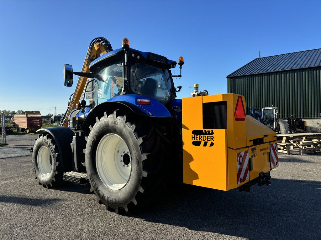 NEW HOLLAND T7.210 AC + Herder Grenadier