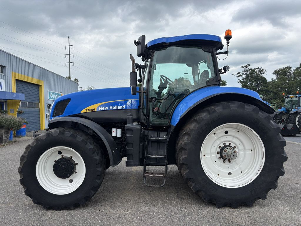 NEW HOLLAND T7050PC