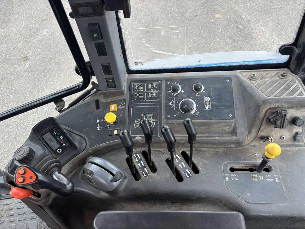 NEW HOLLAND TM150 RC