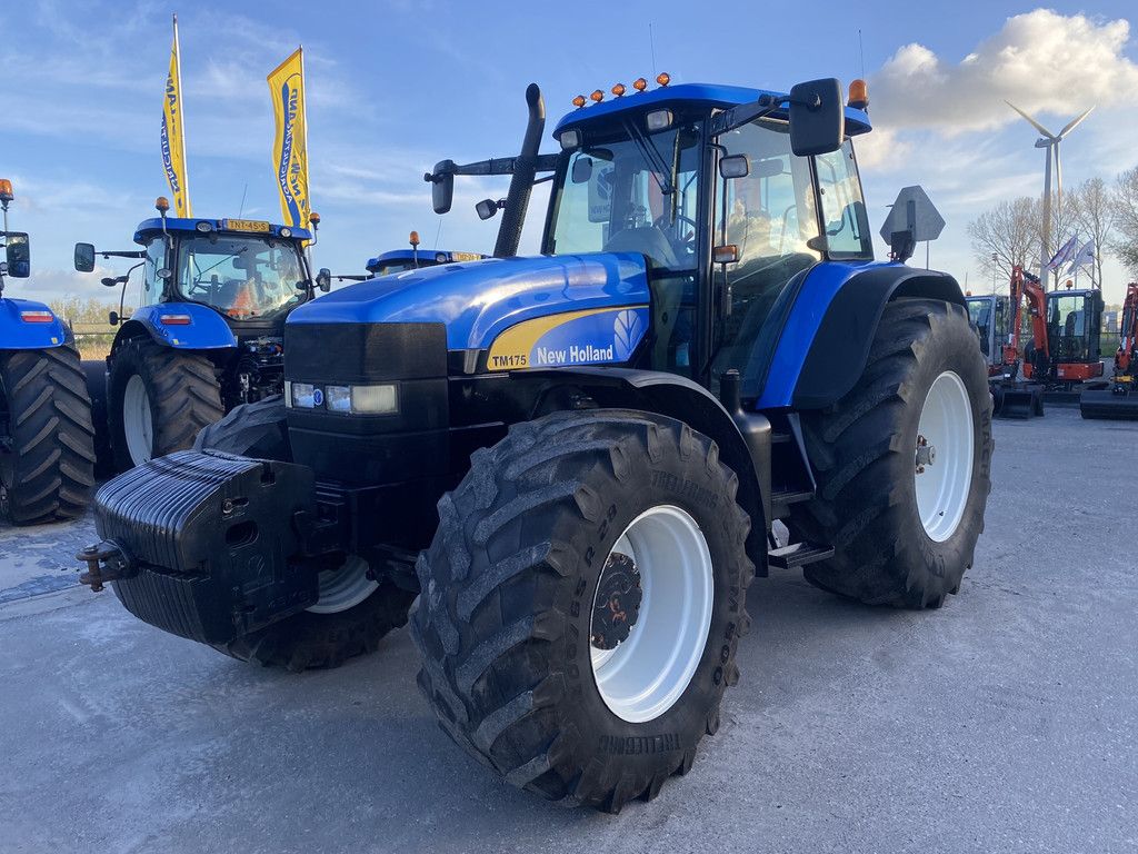 NEW HOLLAND TM175