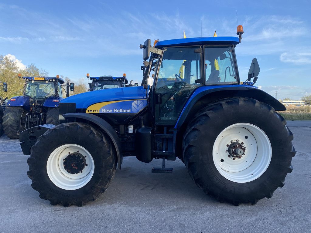 NEW HOLLAND TM175