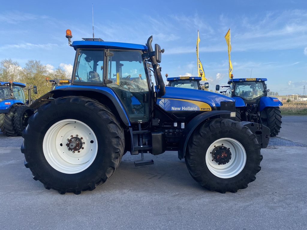 NEW HOLLAND TM175