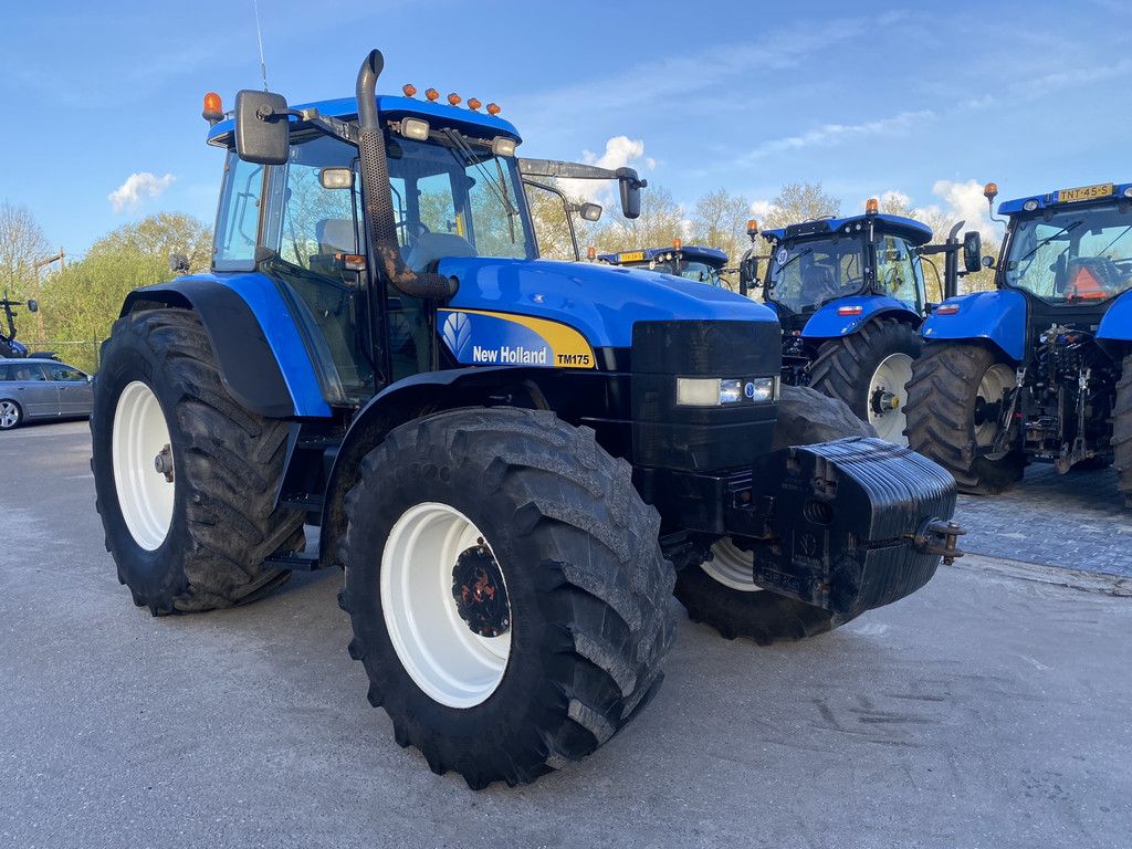 NEW HOLLAND TM175