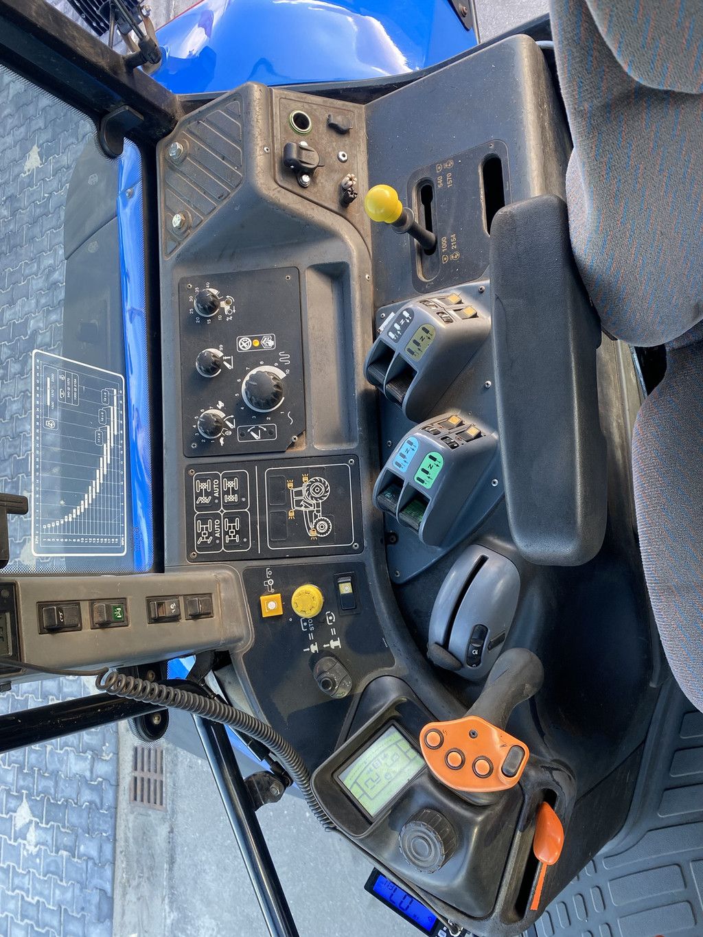 NEW HOLLAND TM175