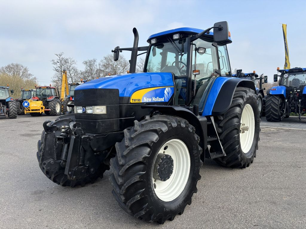 NEW HOLLAND TM 190