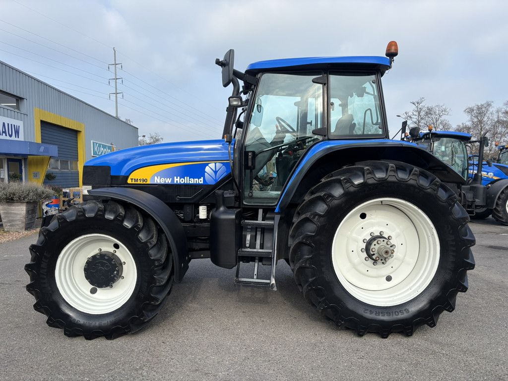 NEW HOLLAND TM 190