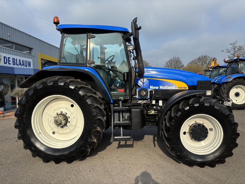 NEW HOLLAND TM 190