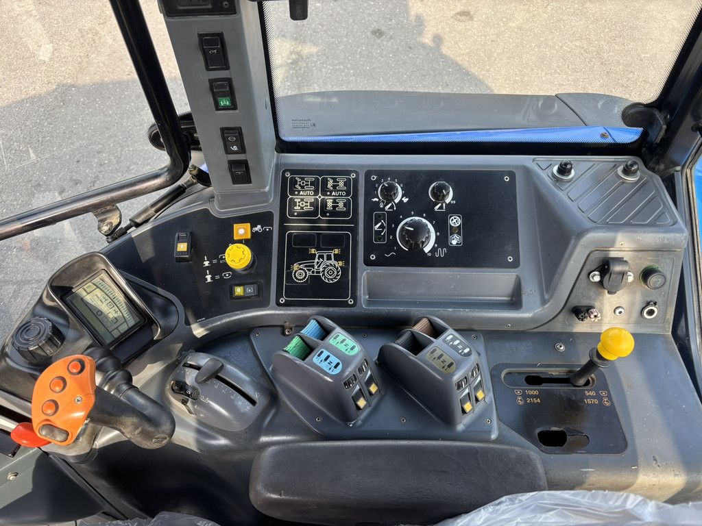 NEW HOLLAND TM 190