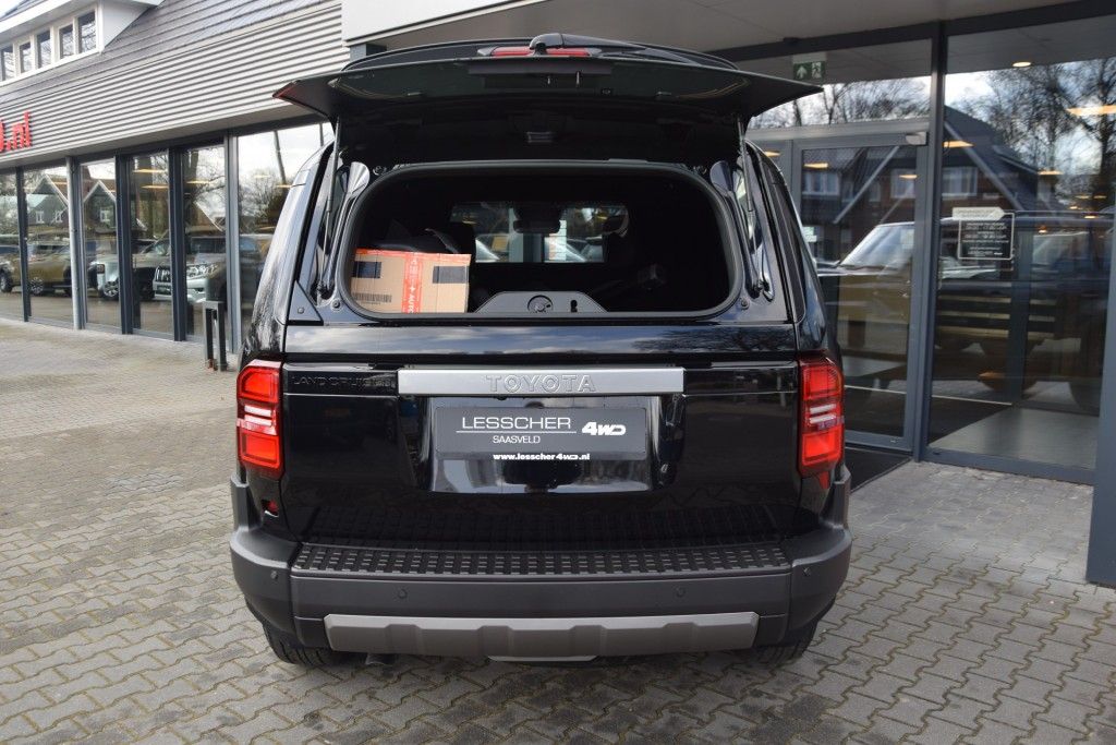 Toyota Landcruiser 250 2.8 D-4D 5DRS EXECUTIVE A/T VAN MET SCHUIFDAK