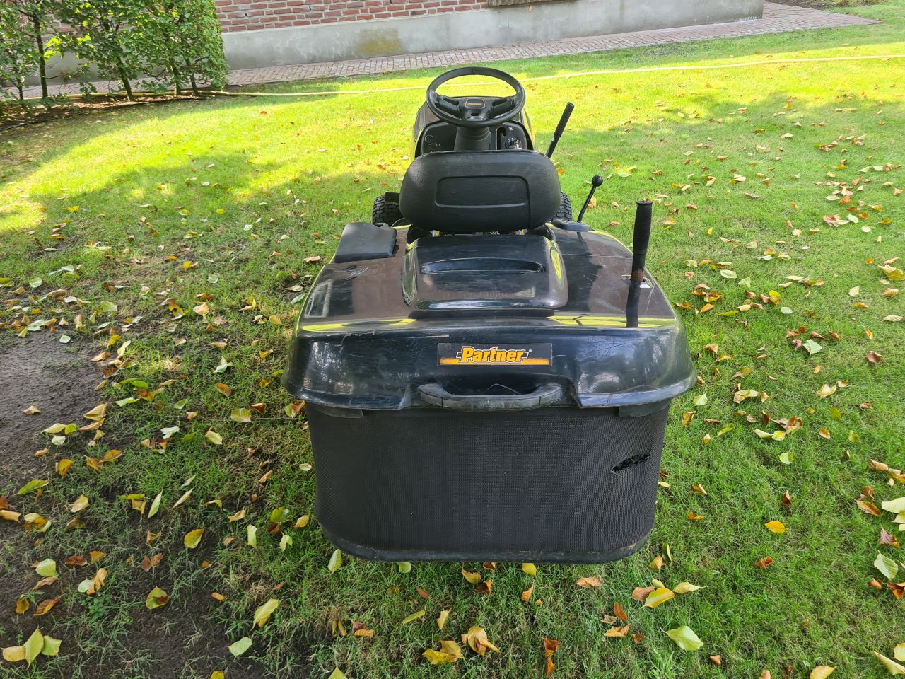 Partner zitmaaier met opvangbak.