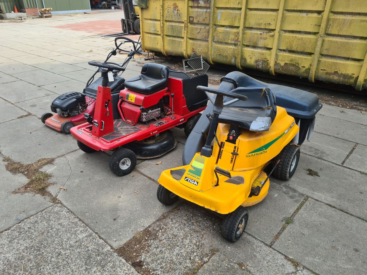 2 zitmaaiers en een duwmaaier voor 350 euro koopje.