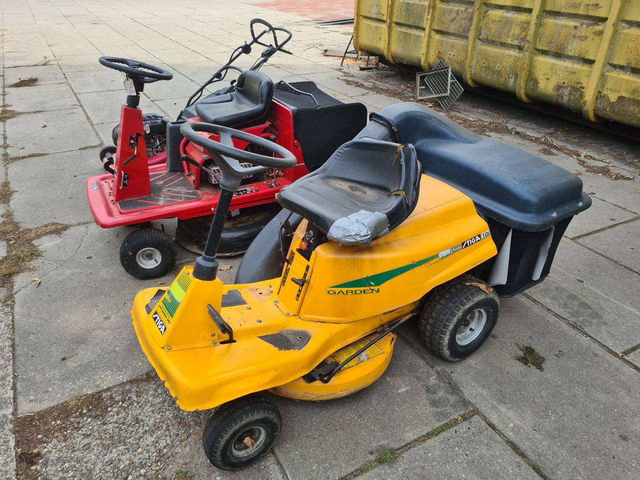 2 zitmaaiers en een duwmaaier voor 350 euro koopje.