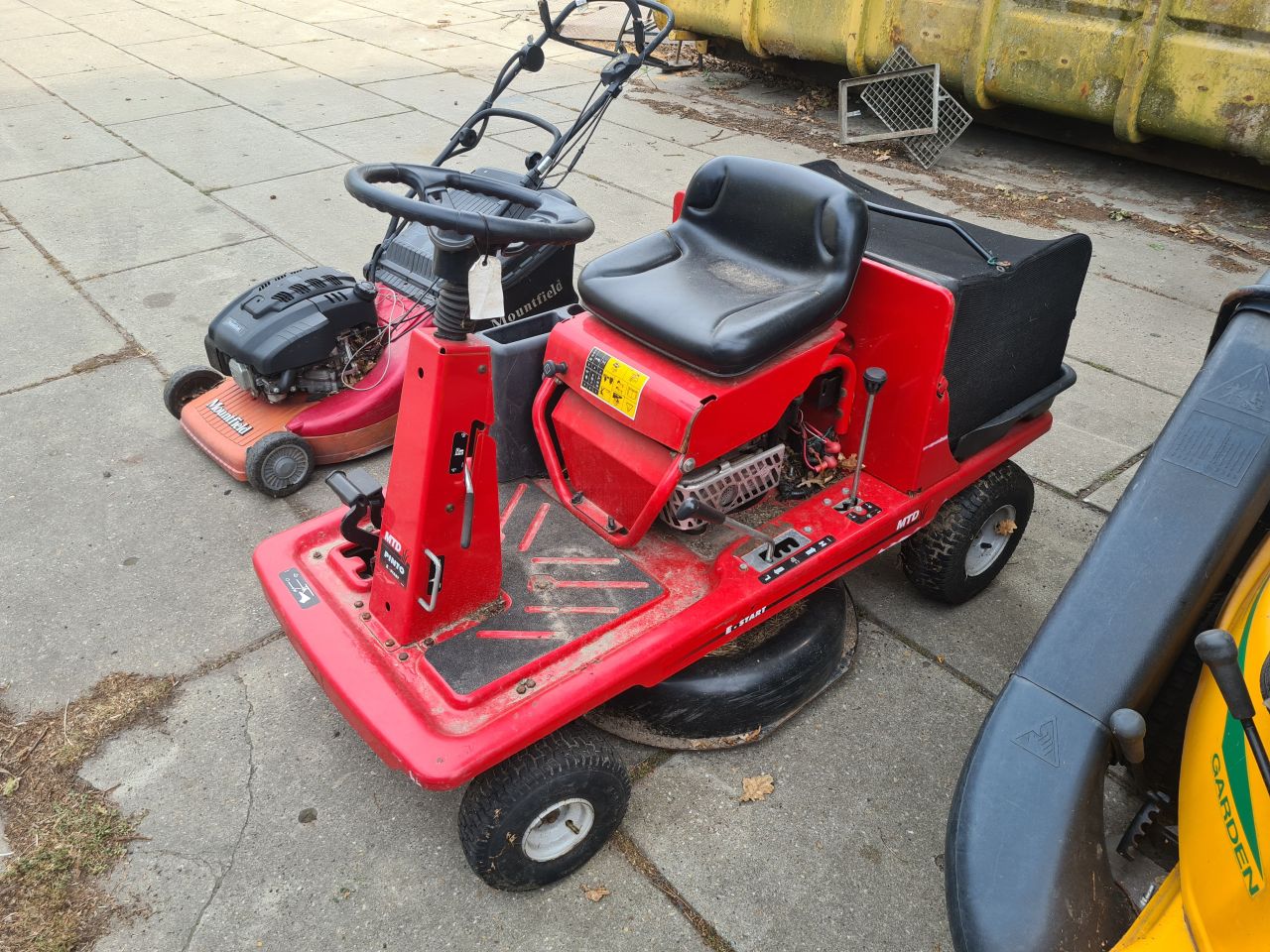2 zitmaaiers en een duwmaaier voor 350 euro koopje.