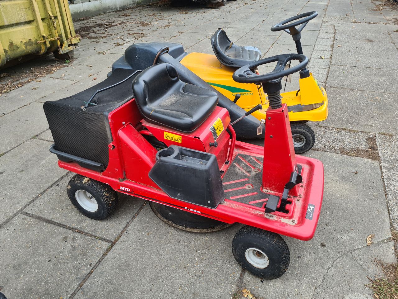 2 zitmaaiers en een duwmaaier voor 350 euro koopje.