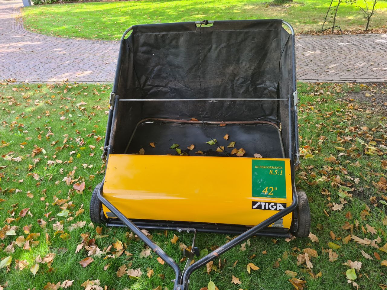 Stiga bladveger opraapwagen voor achter de zitmaaier.