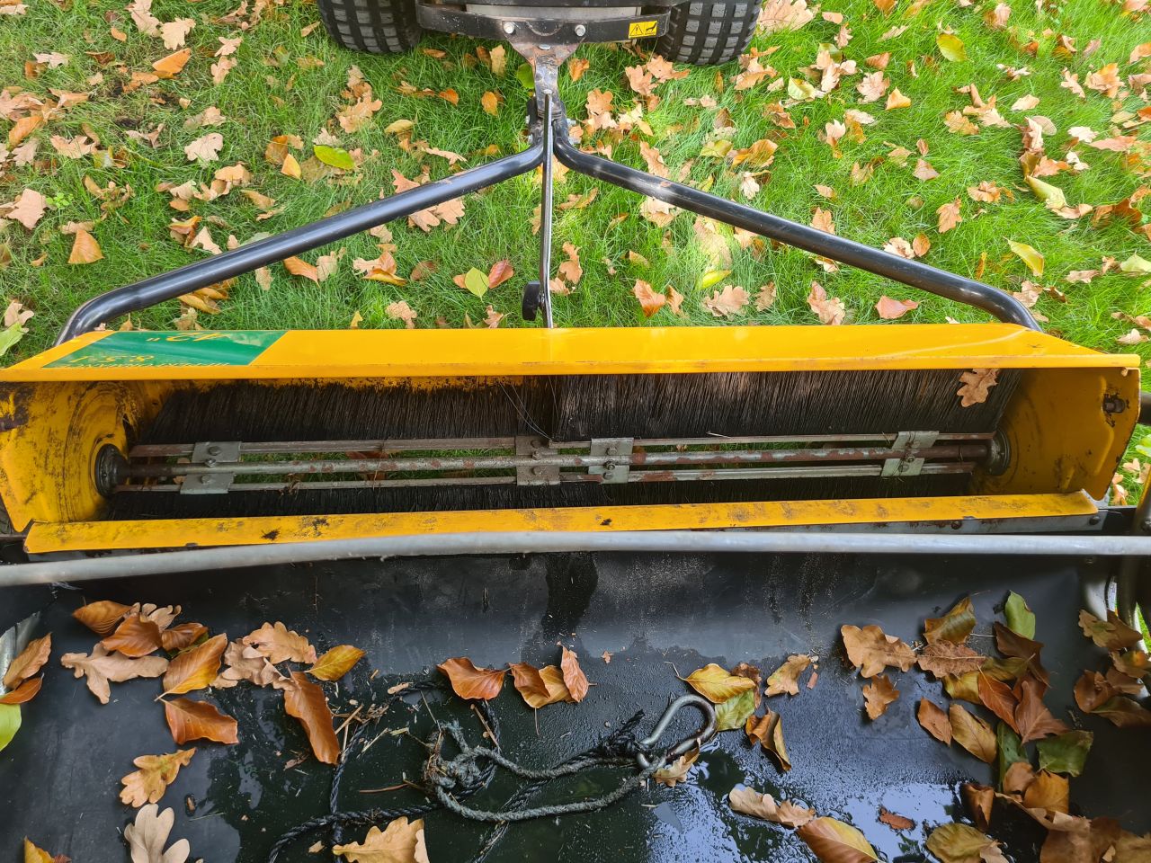 Stiga bladveger opraapwagen voor achter de zitmaaier.