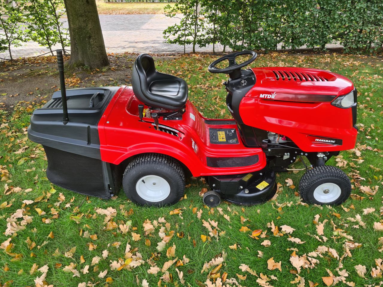 MTD SMART RE 125 zitmaaier met opvangbak als nieuw.