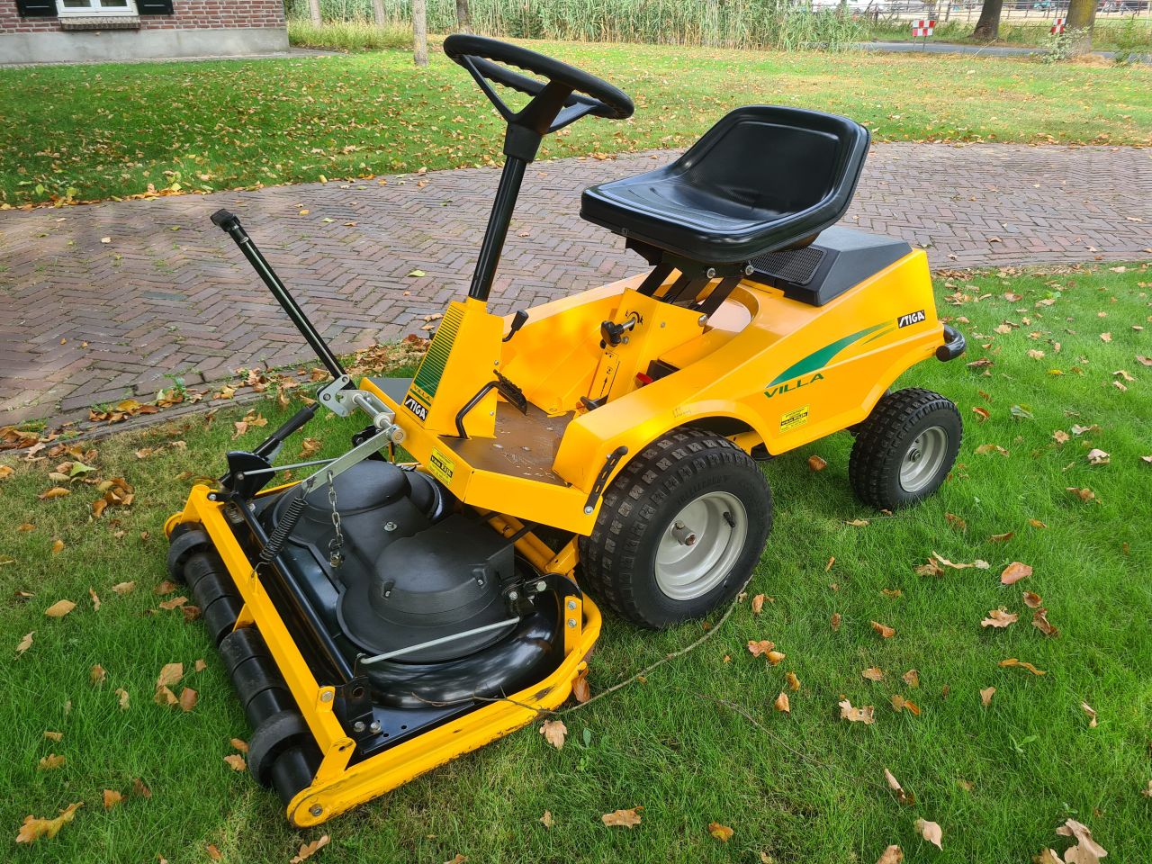 Stiga Villa frontmaaier mulch mulchmaaier zitmaaier.