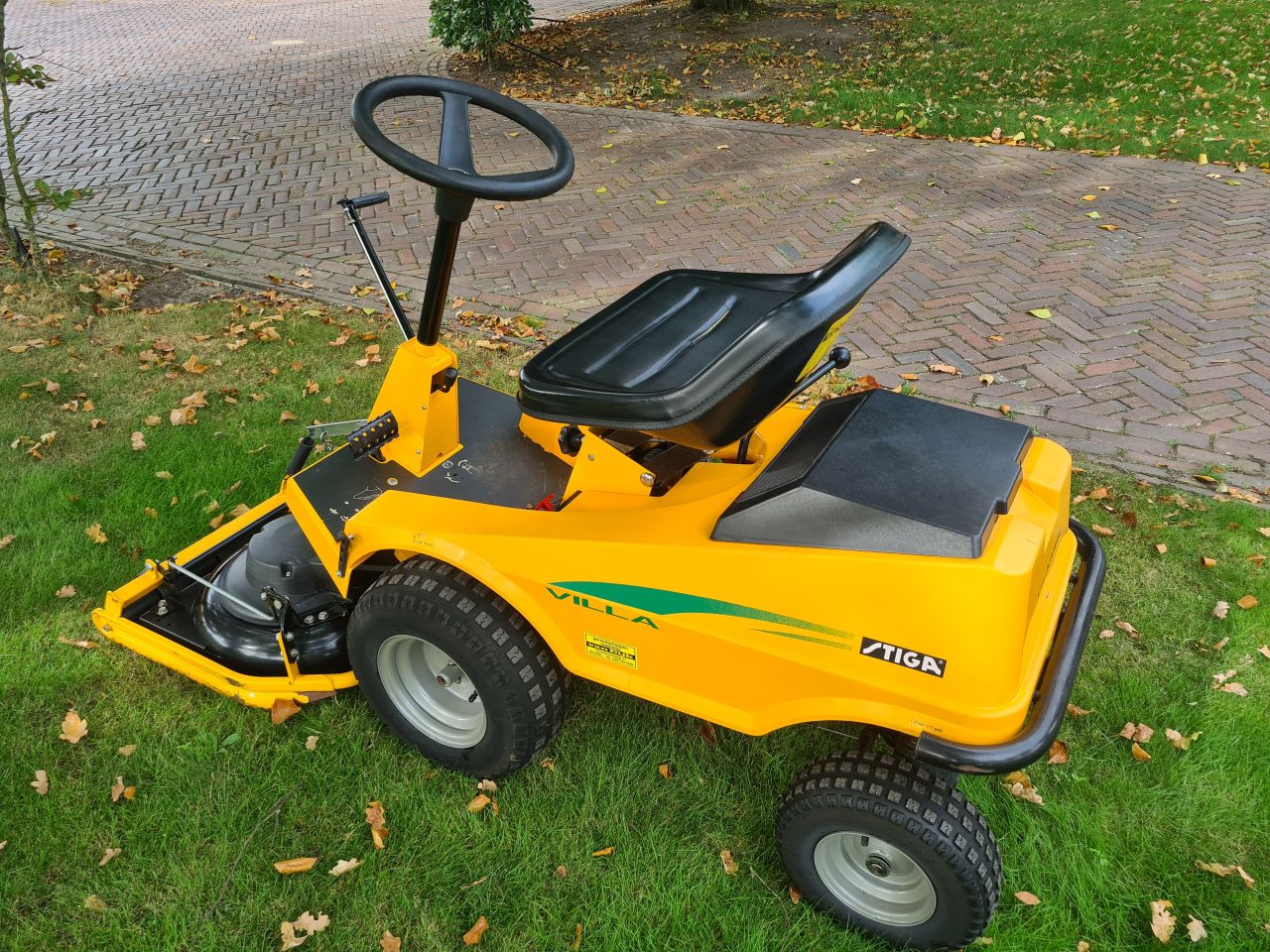Stiga Villa frontmaaier mulch mulchmaaier zitmaaier.