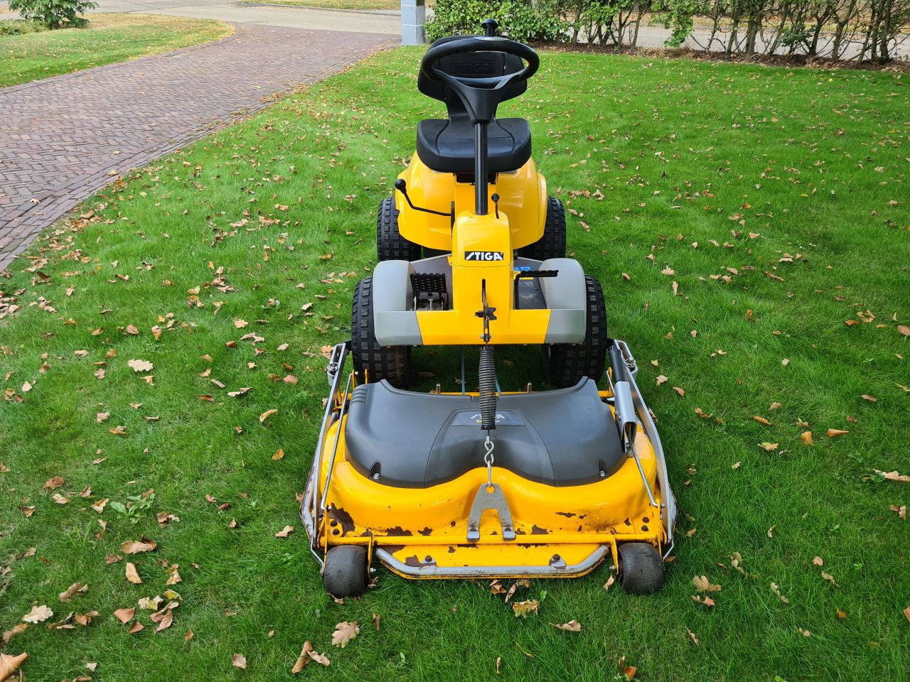 Stiga park Compact 16 zitmaaier frontmaaier hydrostaat