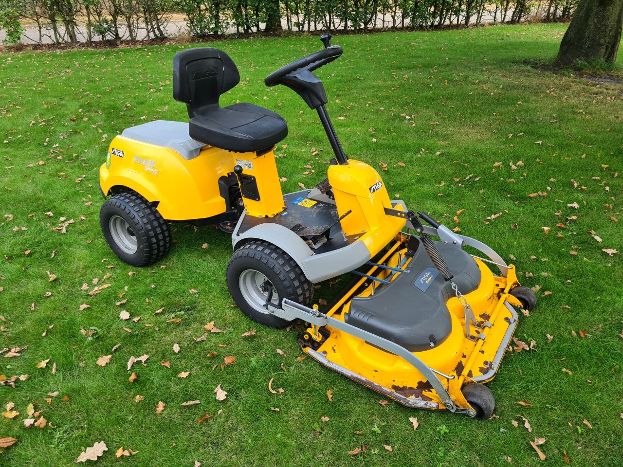 Stiga park Compact 16 zitmaaier frontmaaier hydrostaat