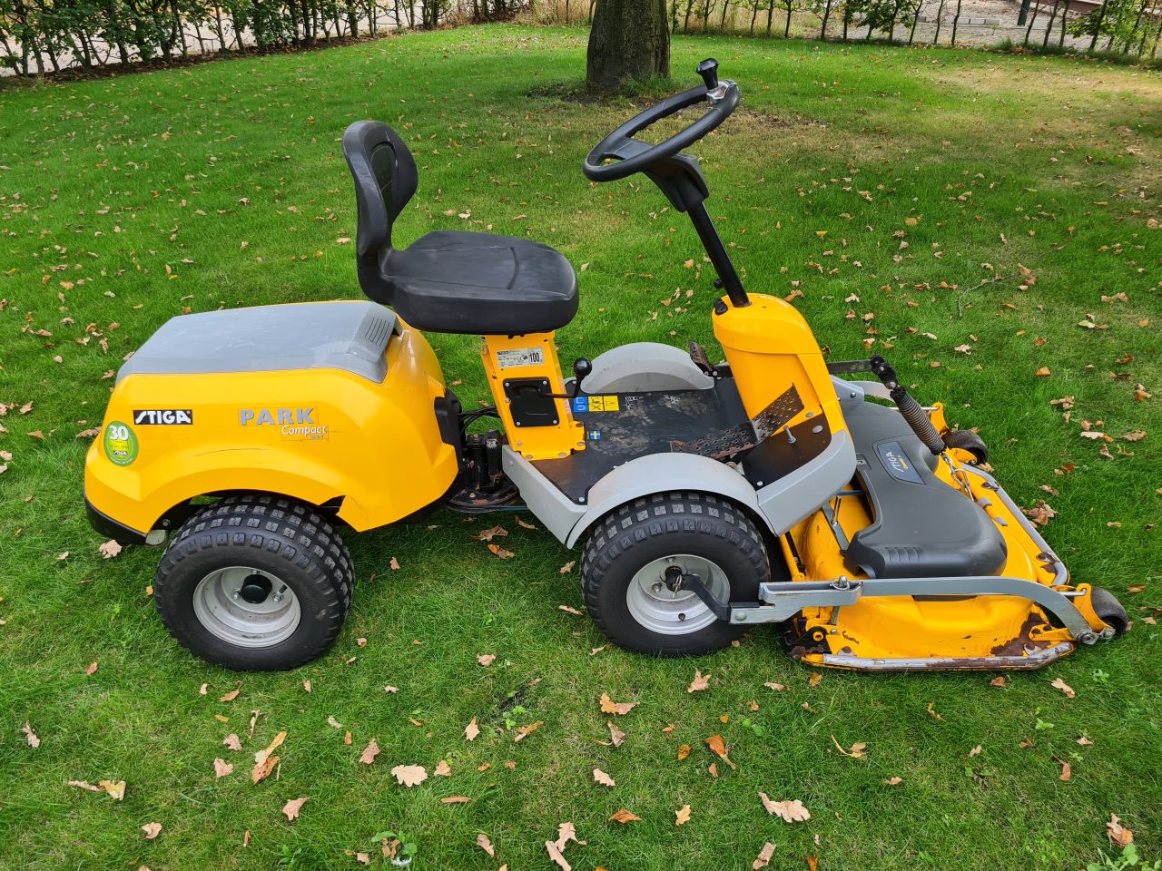 Stiga park Compact 16 zitmaaier frontmaaier hydrostaat
