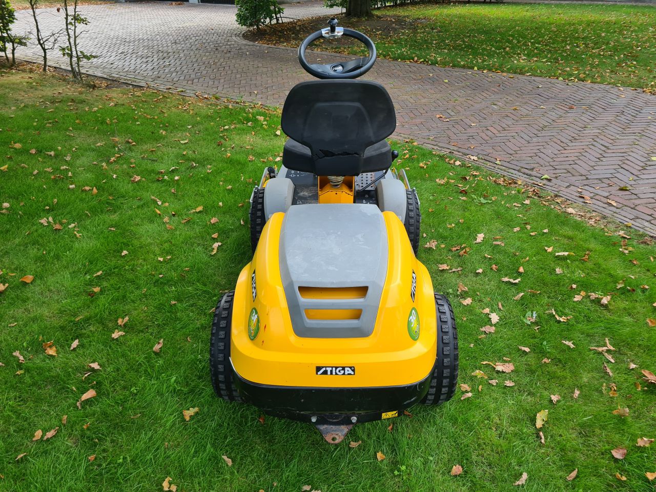 Stiga park Compact 16 zitmaaier frontmaaier hydrostaat