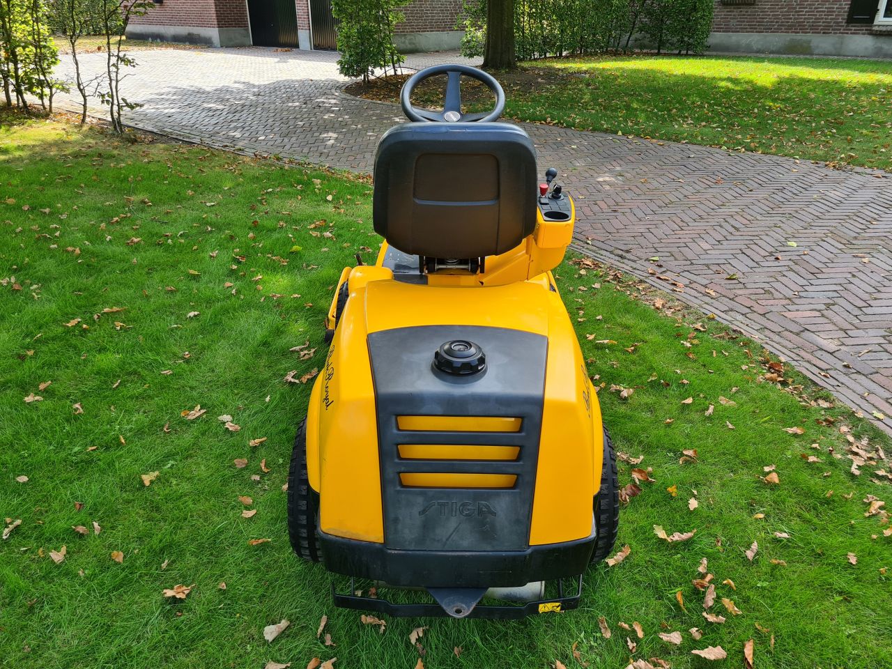 Stiga park Royal frontmaaier hydrostaat 2 cilinder Intek.