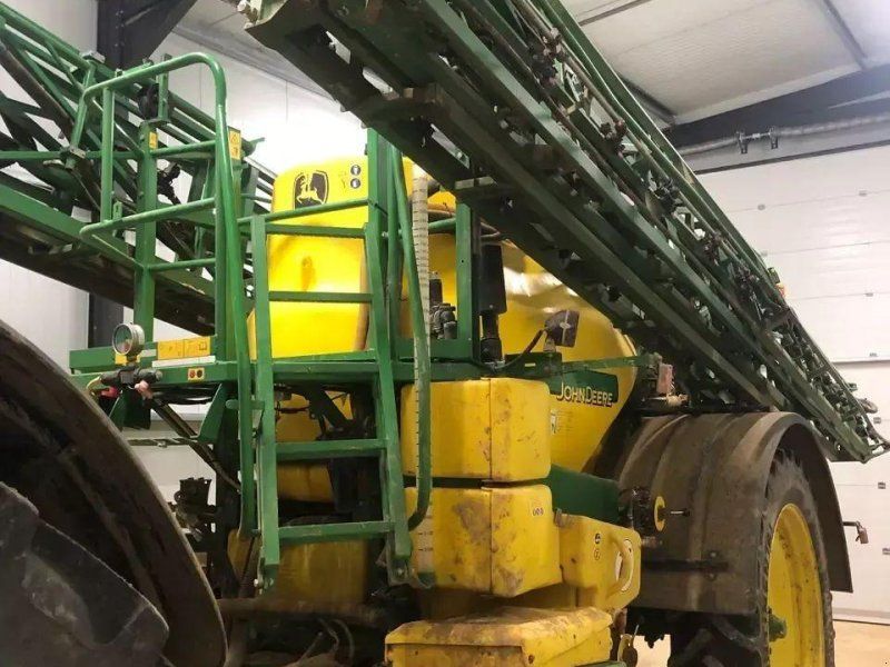 John Deere 832