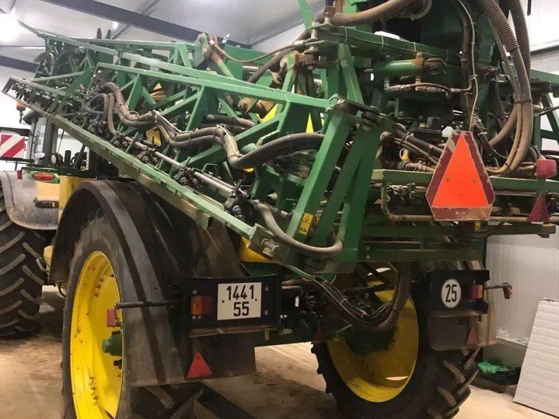 John Deere 832